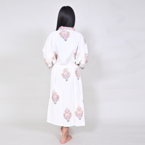 Bata Larga de Invierno para Mujer, Blanca con Estampado Floral Hecho a Mano, Cuello en V, Manga Tres Cuartos, Ropa de Dormir Informal, 100% Algodón, Tejido Suave de Longitud Completa - Product Image 5