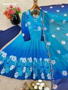 Nouvelle variété de Kurti-Anarkali en organza à rayures colorées avec imprimé floral et broderies, entièrement évasé, avec pantalon et dupatta, mode féminine - Product Image 6