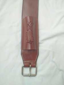 Accesorio de sillín occidental con logotipo personalizado de alta calidad, cincha de circunferencia de caballo de cuero cómoda y duradera con diseño de cesta mecanizada a mano - Product Image 2