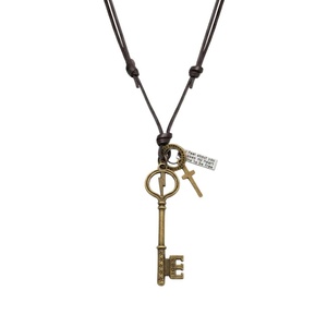 Colgante Llave del <span class=keywords><strong>Valor</strong></span> Chapado en Oro de 18K - Amuleto Religioso de Acero Inoxidable de 3 Pulgadas con Cuerda de Cuero Ajustable para Hombres y Niños - Product Image 3