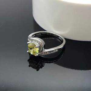 Bague de fiançailles, de promesse ou de mariage en argent sterling avec saphir jaune Swift, cadeau d'anniversaire pour femme - Product Image 3