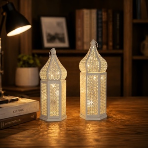 Lanterne marocaine en métal blanc lumineux avec décorations ajourées complexes, porte-bougie décoratif pour le Ramadan, les mariages et la décoration de la maison - Product Image 1