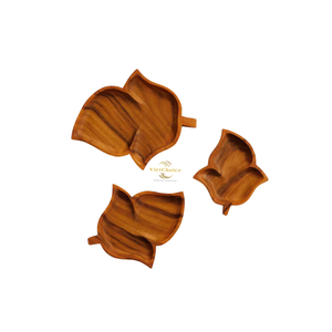 Bandeja de servir de madera con forma de hoja, hecha a mano con madera maciza para servir alimentos de forma sostenible y decorar la mesa con elegancia. - Product Image 3