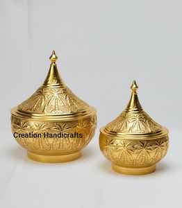 Pot de rangement décoratif en métal gravé finition or de luxe avec couvercle, fait main, décoration de maison et d'hôtel de luxe - Product Image 1