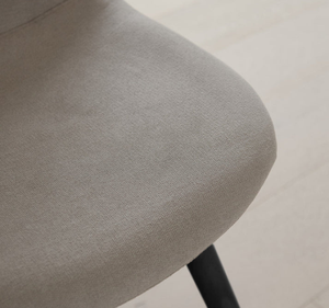 Ensemble de table à manger rectangulaire en teck massif moderne Per Se avec 6 chaises rembourrées en tissu, pieds noirs, usage hôtelier - Product Image 4