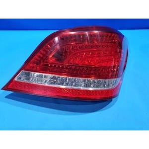 Feu arrière droit d'occasion Equus 924023N000 - Product Image 1