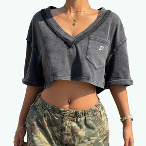 Camiseta Corta Vintage Lavada con Cuello en V Personalizado, Blusa Casual de Algodón de Manga Corta para Mujer, Camiseta Corta con Bolsillo Estilo Urbano - Product Image 1