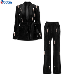 Nueva Llegada: Conjuntos Deportivos de Terciopelo Personalizados para Mujer, Ropa Profesional Sólida y Cómoda para Adultos, Ropa de Invierno, Transpirable y de Alta Venta - Product Image 3