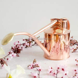 Bidon d'eau en cuivre élégant et durable fabriqué par des artisans qualifiés avec une finition patrimoniale et une poignée ergonomique solide - Product Image 6