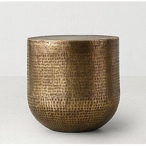 Mesa Auxiliar de Aluminio Elegante de Alta Calidad, Muebles de Primera Calidad, Detalle Metálico, Mesa Otomana para Sala de Estar, Hogar u Hotel, en Latón - Product Image 5