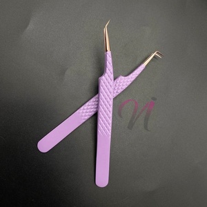 Pince à cils enduite de poudre violet clair 90 points d'or rose à 45 degrés Matériau en acier inoxydable durable et écologique 90% - Product Image 3