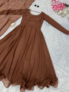 Ensemble de robe indienne pakistanaise rouge, robe Anarkali à manches longues avec dupatta en filet, tenue de cérémonie festive - Product Image 4
