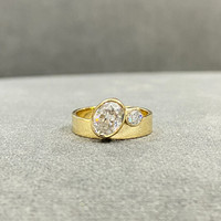 Anillo de compromiso de moissanita de plata de ley chapado en oro con corte ovalado, diseño único grueso Toi et Moi, engaste de bisel, para propuesta de matrimonio