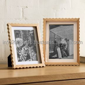 Marco de fotos decorativo de madera tallada para decoración de pared de estilo bohemio con motivos artísticos, detalles artesanales y ambiente ecletico. - Product Image 6