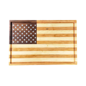Planche à découper en bois d'acacia en forme de drapeau américain, plateau de service, épaisseur 2 cm, passe au lave-vaisselle, 4 juillet, Jour de l'Indépendance - Product Image 1