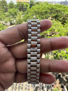 Reloj de lujo con diamantes de moissanita de diseño redondo de alta gama para hombre, reloj de pulsera de acero inoxidable con incrustaciones de diamantes, pasa la prueba del probador de diamantes. - Product Image 6