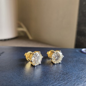 Boucles d'oreilles clous en or jaune 14 carats plaqué rhodium pour femme, diamants taille brillant, sertissage griffe, certifiées IGI, bijoux de mariage tendance - Product Image 5