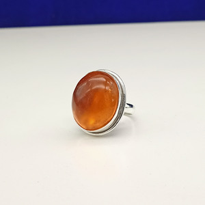 Bague de promesse classique unisexe en argent sterling 925 avec pierre précieuse en ambre baltique de coupe ovale élégante et sertissage clos, bijoux en argent - Product Image 3