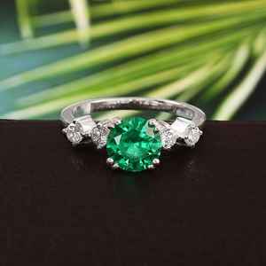 Bague de fiançailles émeraude Round Lab avec accents en argent sterling 925, élégante bague en pierre précieuse verte - Product Image 3