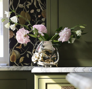 แจกันดอกไม้ตั้งพื้นสแตนเลสสตีลหรูหราทันสมัยเคลือบ PVD ลายตอกทองทำมือ เป็นมิตรกับสิ่งแวดล้อม สีสันปรับแต่งได้ สำหรับบ้านและโรงแรม - Product Image 3