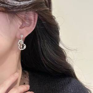 Boucles d'oreilles en perles de style chinois, légères et luxueuses, nouveau design de gourde creuse, bijoux clairs et tendance - Product Image 4