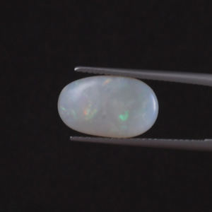 โอปอลสีขาวธรรมชาติ รูปไข่ 4.36 กะรัต ขนาด 15x9.5 มม. รับรองโดย IGI  แบบเคลือบแว็กซ์/น้ำมัน สำหรับเครื่องประดับอัญมณีอินเดีย - Product Image 1