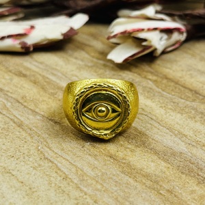 Bague œil porte-bonheur en laiton au design tendance, bague chevalière gothique, bague en laiton pour femme, œil tribal plaqué or 18 carats pour la vente en gros/OEM de bijoux - Product Image 4