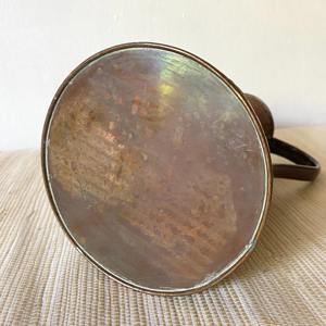 Jarra de cobre martillado con acabado antiguo y asa larga, perfecta para servir agua y para ocasiones especiales, venta al por mayor desde India. - Product Image 5