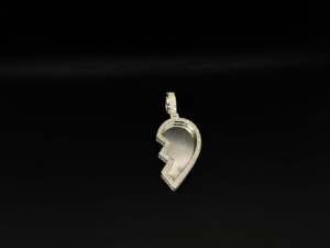 Pendentif personnalisé en acier inoxydable plaqué argent, serti de strass en cristal taille cœur, motif éclipse lunaire, style hip-hop unisexe - Product Image 1