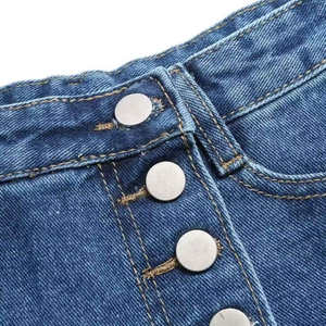 Shorts en jean asymétriques taille haute pour femme, couleur unie, boutonnage frontal, effet usé, coupe droite, tenue décontractée d'été - Product Image 4