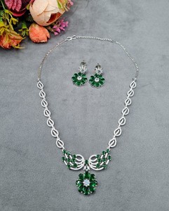 ชุดเครื่องประดับแฟชั่นสีเงินพรีเมียม ADJewelry ชุดสร้อยคอจี้รูปดอกไม้และต่างหูแบบติดหูเข้าชุด ชุดเครื่องประดับเจ้าสาวงานแต่งงานสุดหรู - Product Image 1