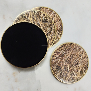 Ensemble de sous-verres ronds en bois faits à la main avec surface à motif en bambou naturel et base noire, sous-verres décoratifs pour le thé et le café - Product Image 3