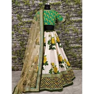 Vestido de novia de seda con estampado floral de rosas en tonos blanco y amarillo, estilo lehenga choli - Product Image 6