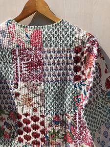 Chaqueta Acolchada de Algodón con Borde Crudo y Parches para Mujer, Chaqueta Acolchada Hecha a Mano con Ribete Frontal, Abrigo Estilo Boho Novedoso - Product Image 3