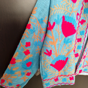 Chaqueta de Algodón Azul Claro Tejida a Mano con Bordados Vibrantes, Estilo Bohemio Artesanal, Ecológica, Transpirable y Distintiva - Product Image 4