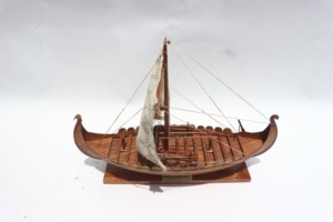DRAKKAR VIKING Modèle de voilier sculpté à la main en bois, objet de collection antique, thème océan, décoration de table - Product Image 3