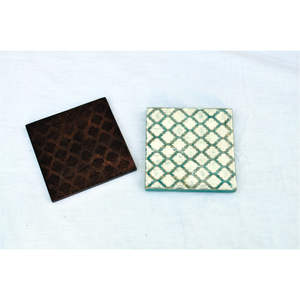 Posavasos Cuadrados de Madera Maciza con Acabado Lacado, Aislantes del Calor, Antideslizantes, Resistentes a los Arañazos, Portavasos de Madera Artesanal - Product Image 3