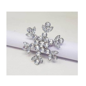 Anneau de serviette de table en cristal de renne orné de strass, argenté, durable, moderne et écologique pour mariage - Product Image 5