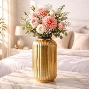 Vase de table en céramique mat côtelé doré, fait main, style nordique floral, moderne et minimaliste, pour décoration de mariage - Product Image 2