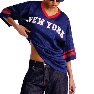 Maillot de football américain personnalisé pour femme en polyester respirant bleu, col en V oversize, style streetwear, production en gros sur mesure - Product Image 4