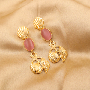 Boucles d'oreilles pendantes ethniques élégantes en laiton plaqué or 18 carats avec pierre gemme Œil de chat Calcédoine, style de luxe, modèle pour femme, idéales pour les soirées - Product Image 5