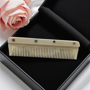 Peine de Hueso de Búfalo Blanco Vikingo Hecho a Mano y de Origen Ético, Peine de Hueso con Múltiples Cabujones Creativo para Cabello Humano Medieval - Product Image 4