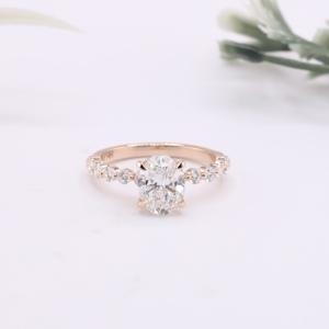 Anillo de compromiso clásico de oro rosa con diamante ovalado cultivado en laboratorio, diamantes laterales de burbuja con engaste compartido y solitario, certificado, para bodas. - Product Image 1