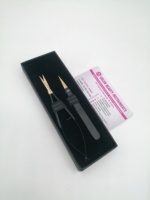 Ciseaux professionnels à ressorts noirs et dorés et pinces à épiler pour sourcils avec emballage personnalisé et pointe affûtée – Pinces à épiler de beauté