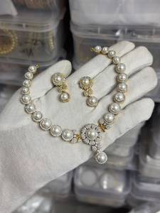 Ensemble collier et boucles d'oreilles en perles d'imitation florales et zircon, plaqué or, pour femmes, bijoux de mariage indiens classiques, vente en gros - Product Image 5