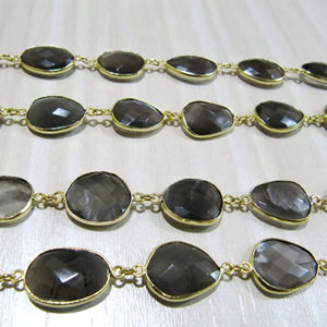 Chaîne de connexion en forme de pépite de pierre de lune grise naturelle, sertie de briolettes - Product Image 1