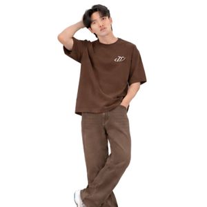 T-shirt à col rond marron surdimensionné pour homme avec pantalon marron coupe décontractée, tenue streetwear décontractée - Product Image 2