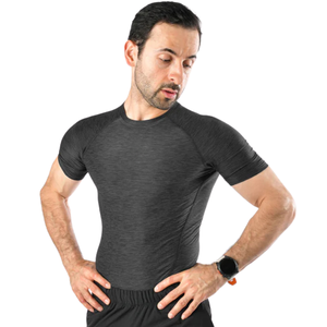 T-shirt de compression noir personnalisé pour homme, séchage rapide, entraînement en salle de sport, course à pied, fitness, athlétique, manches courtes, performance - Product Image 1