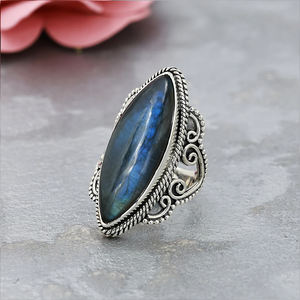 Bague en labradorite naturelle au design étonnant, argent sterling 925, forme marquise 10x25mm, pierre précieuse faite à la main, bijoux bohèmes pour femmes - Product Image 4