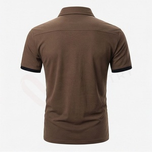 Polo à manches courtes marron pour homme avec poche poitrine et boutons aux épaules, design uni tissé décontracté - Product Image 2